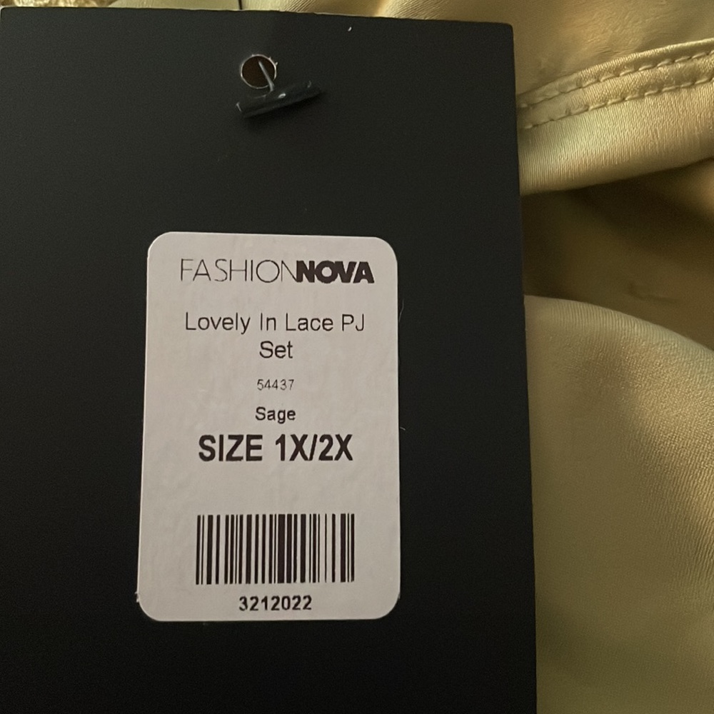 FashionNova Sage green 1X/2X PJ top set. Ties? Lace. Adjustable straps. NWT - Picture 5 of 8